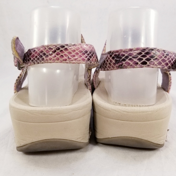 FITFLOP WOMEN THONGS FLIP FLOP SNAKE PRINTS SANDALS SIZE 8/39 - Picture 4 of 10